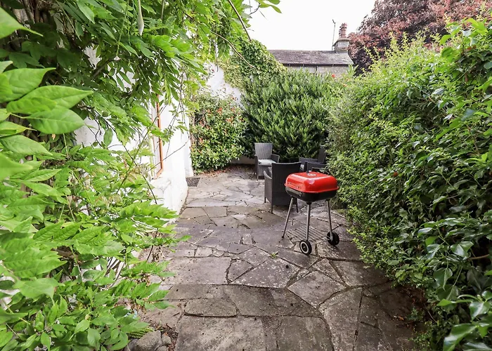 4 Greencross Cottages